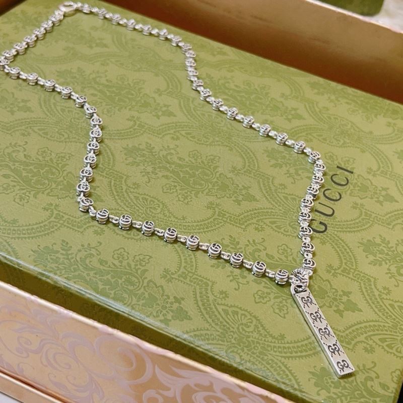 G*u*i necklaces
